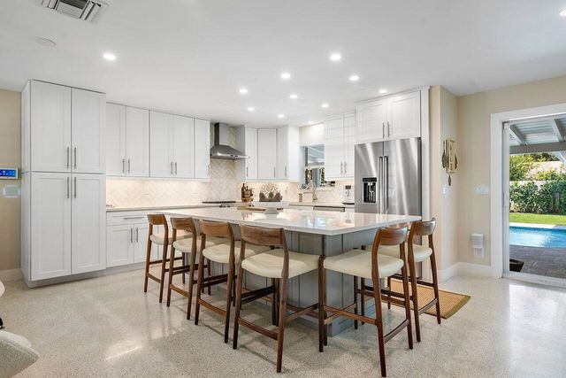 911 SW 27th Terrace, Boynton Beach, FL 33435