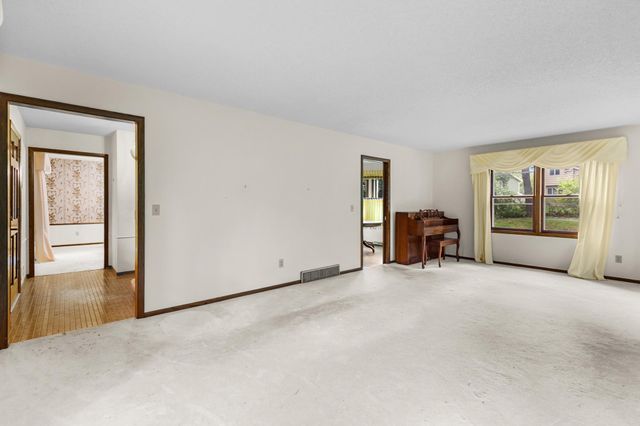 18010 County Road 6, Plymouth, MN 55447