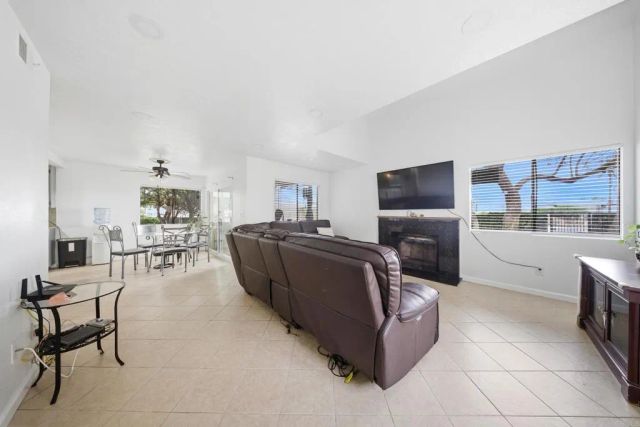 341 N Melrose Drive, Vista, CA 92083