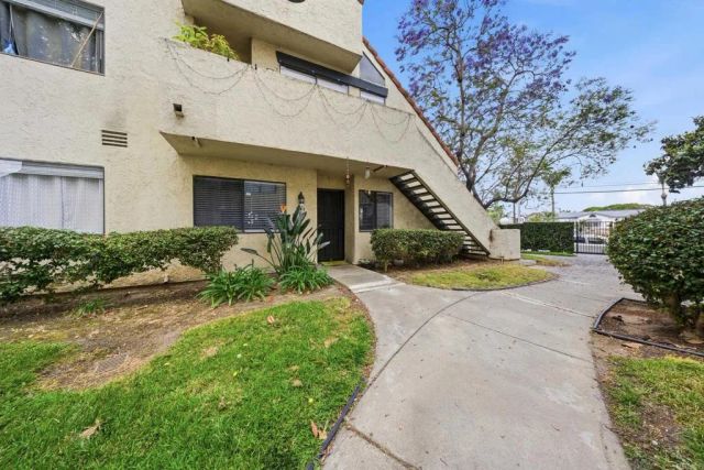 341 N Melrose Drive, Vista, CA 92083