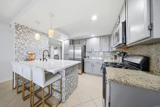 341 N Melrose Drive, Vista, CA 92083