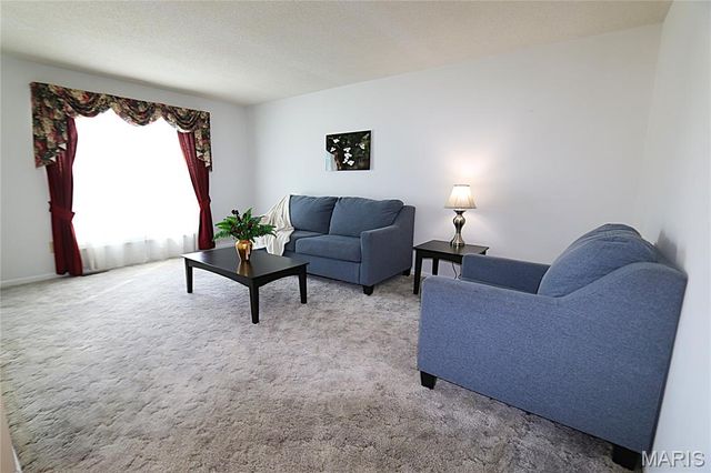 817 Greenridge Lane, St Peters, MO 63376