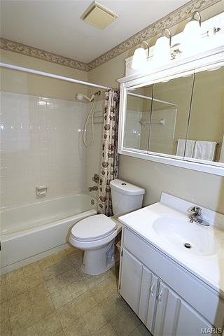 817 Greenridge Lane, St Peters, MO 63376