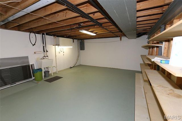 817 Greenridge Lane, St Peters, MO 63376