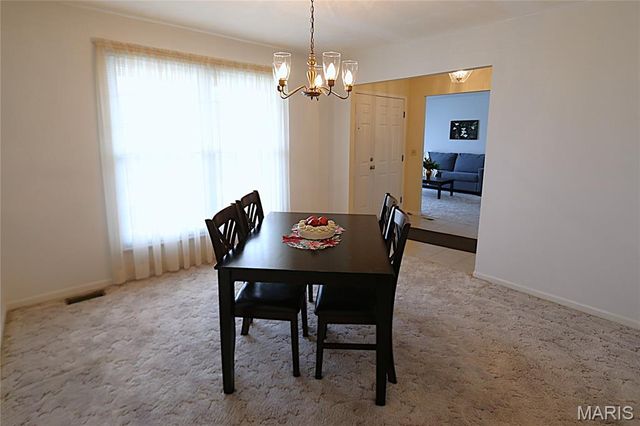 817 Greenridge Lane, St Peters, MO 63376