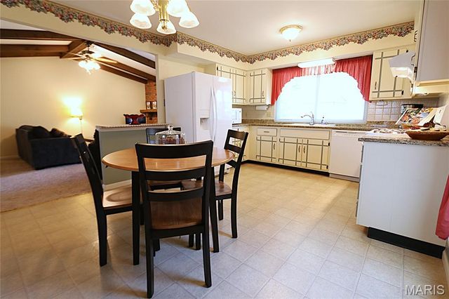 817 Greenridge Lane, St Peters, MO 63376