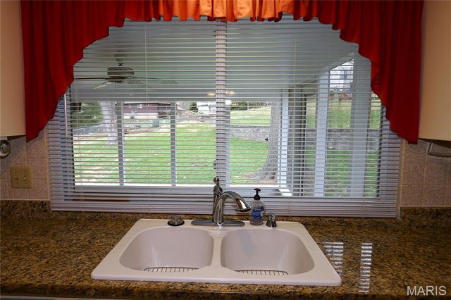 817 Greenridge Lane, St Peters, MO 63376