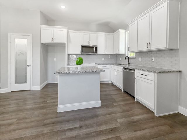 6104 Chickasaw Drive, Mabank, TX 75156