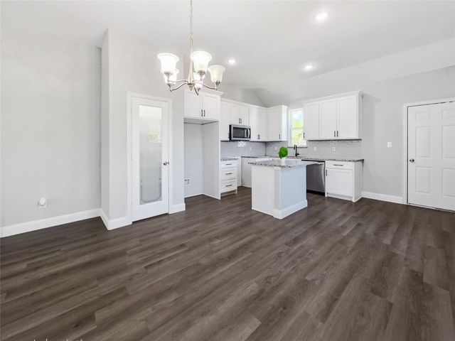 6104 Chickasaw Drive, Mabank, TX 75156