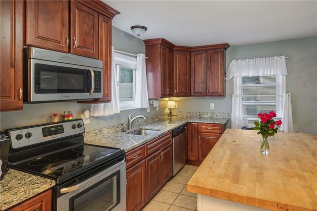 28 Gardner Street, Pawtucket, RI 02861