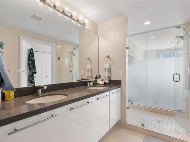 90 SW 3rd St 2015, Miami, FL 33130