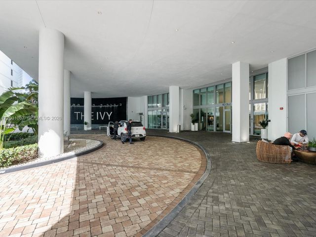 90 SW 3rd St 2015, Miami, FL 33130