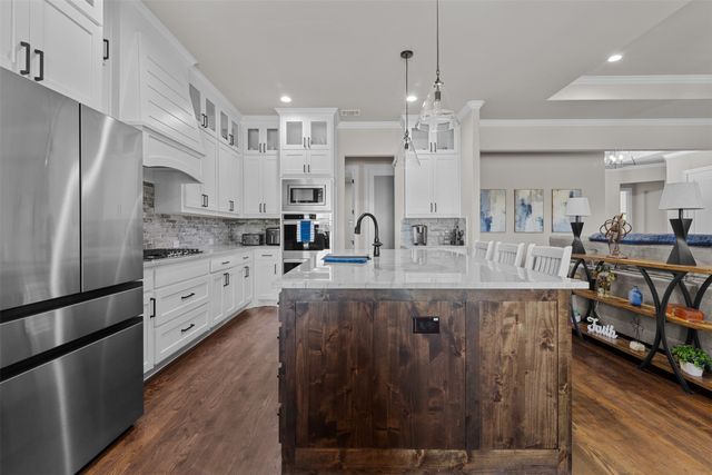 1214 Woodside Drive, Mansfield, TX 76063
