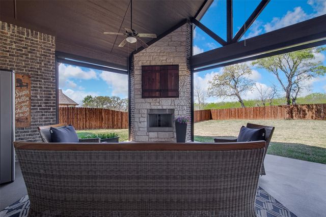 1214 Woodside Drive, Mansfield, TX 76063