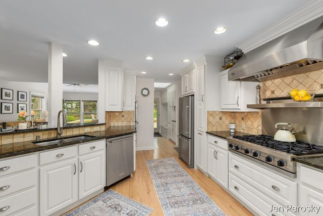 1646 Laurel Avenue SE, Grand Rapids, MI 49506