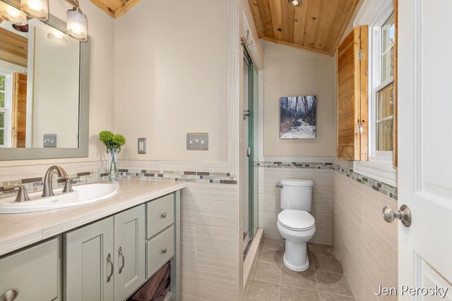 1646 Laurel Avenue SE, Grand Rapids, MI 49506