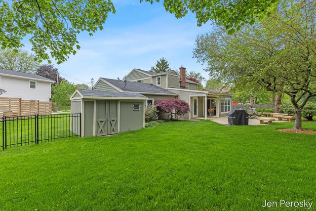 1646 Laurel Avenue SE, Grand Rapids, MI 49506