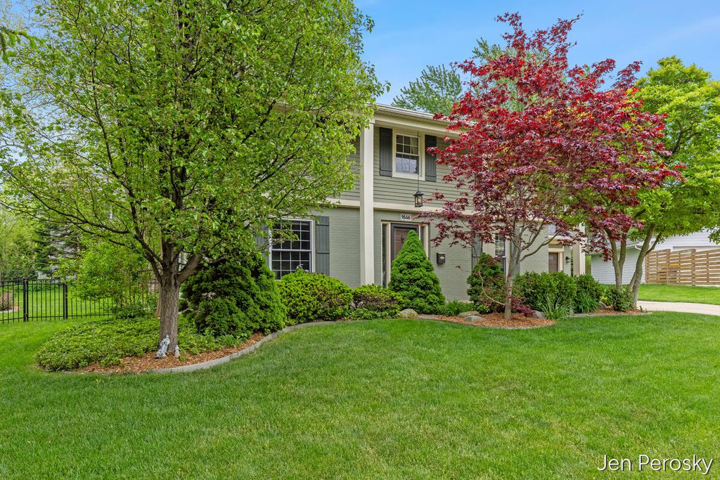 1646 Laurel Avenue SE, Grand Rapids, MI 49506