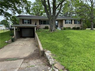407 Morris Street, Berryville, AR 72616