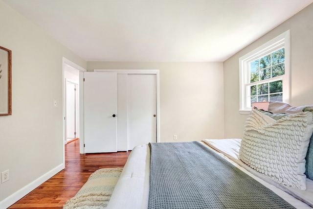 11 Appletree Lane, Bedford, MA 01730