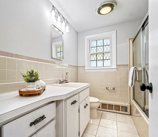 11 Appletree Lane, Bedford, MA 01730