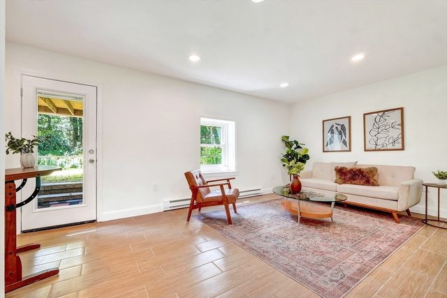 11 Appletree Lane, Bedford, MA 01730