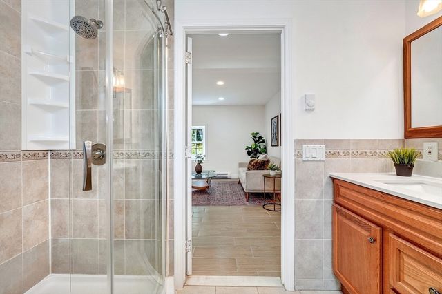 11 Appletree Lane, Bedford, MA 01730