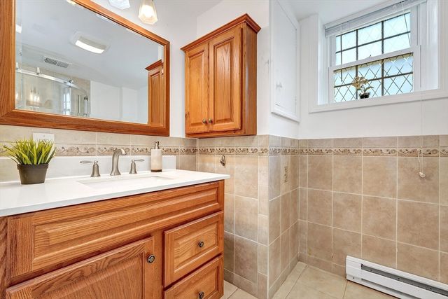 11 Appletree Lane, Bedford, MA 01730