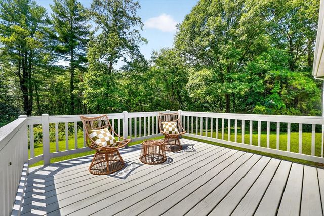 11 Appletree Lane, Bedford, MA 01730