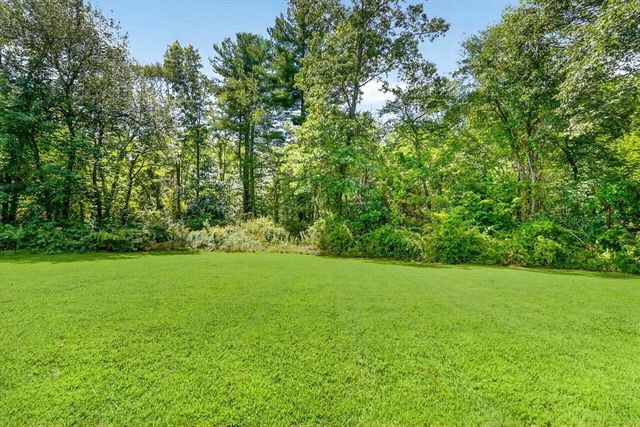 11 Appletree Lane, Bedford, MA 01730