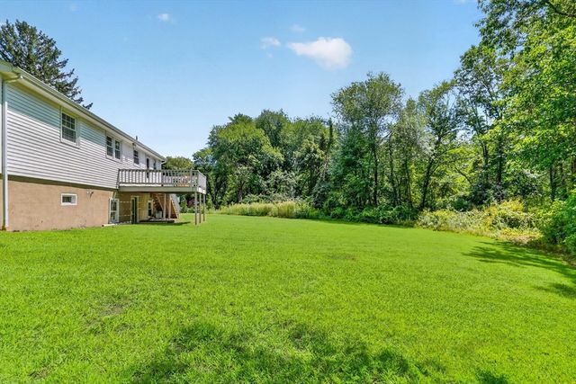 11 Appletree Lane, Bedford, MA 01730