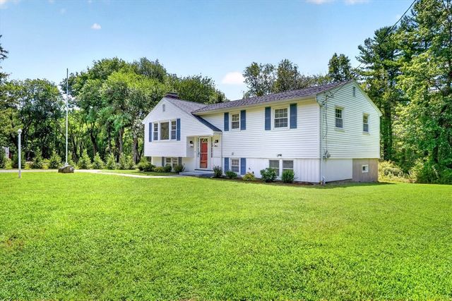 11 Appletree Lane, Bedford, MA 01730