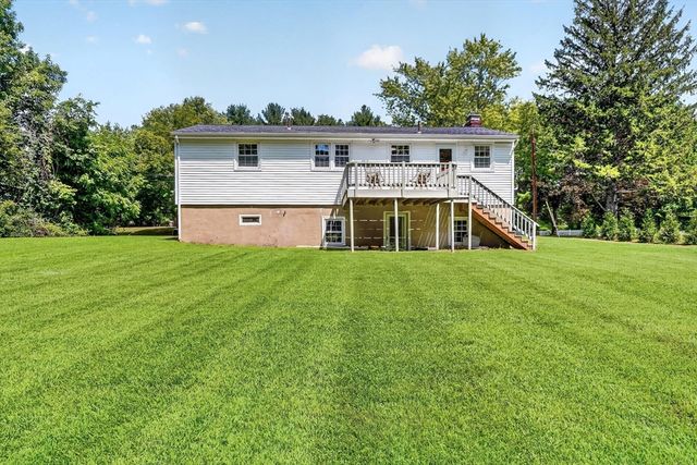 11 Appletree Lane, Bedford, MA 01730