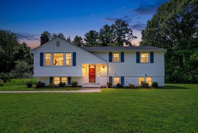 11 Appletree Lane, Bedford, MA 01730