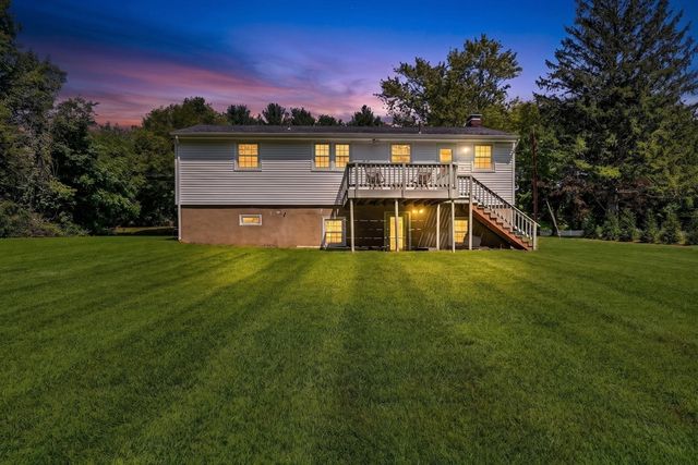 11 Appletree Lane, Bedford, MA 01730