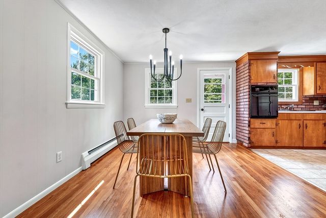 11 Appletree Lane, Bedford, MA 01730