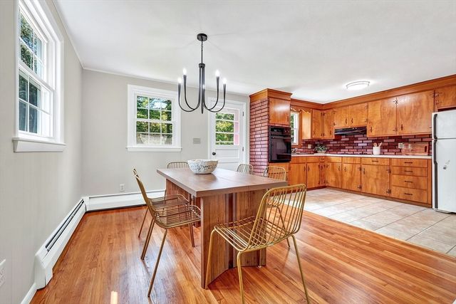11 Appletree Lane, Bedford, MA 01730