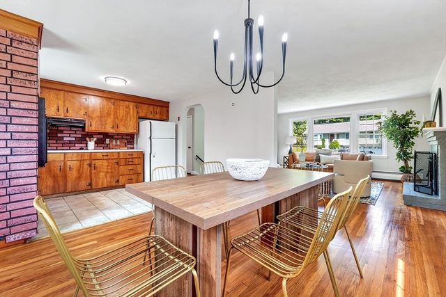 11 Appletree Lane, Bedford, MA 01730