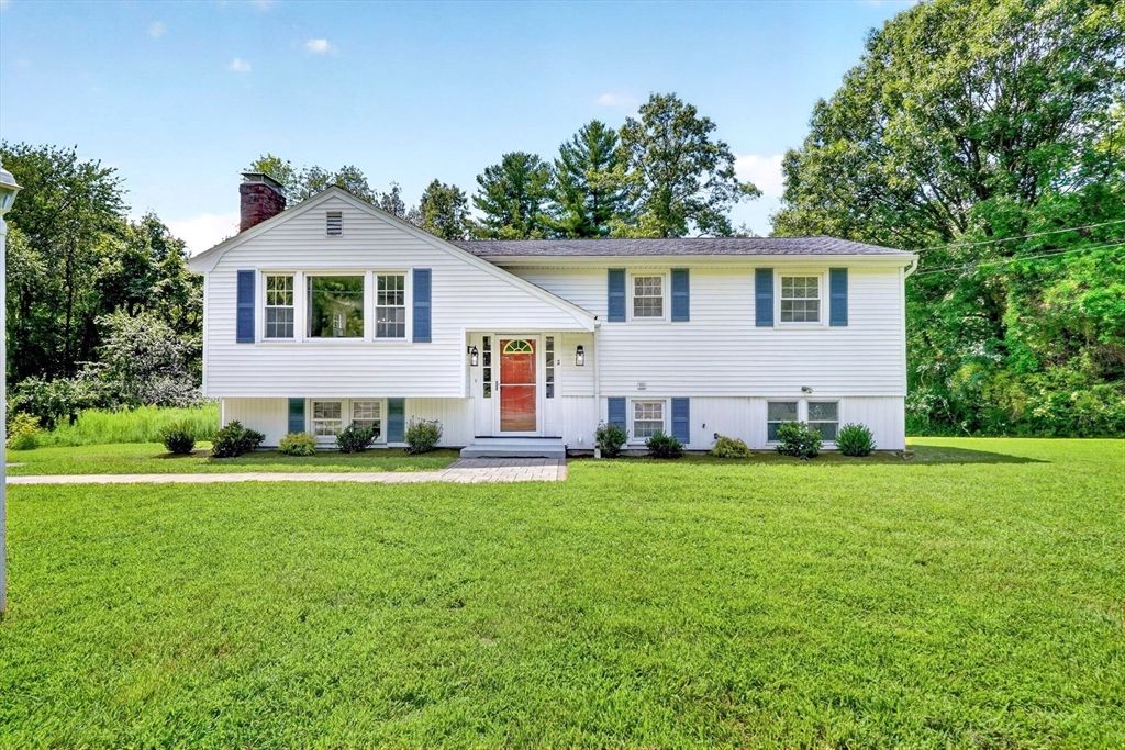 11 Appletree Lane, Bedford, MA 01730