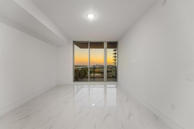 220 Lake Shore Drive 1911, Lake Park, FL 33403