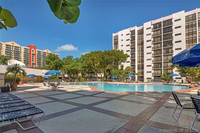 16919 N Bay Road 620, Sunny Isles Beach, FL 33160