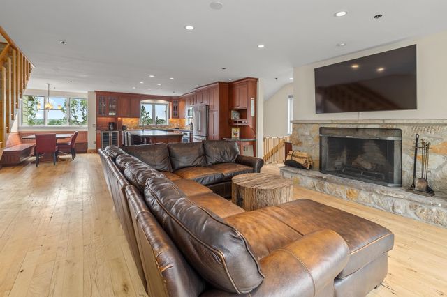 51 Village Square, Stratton, VT 05155