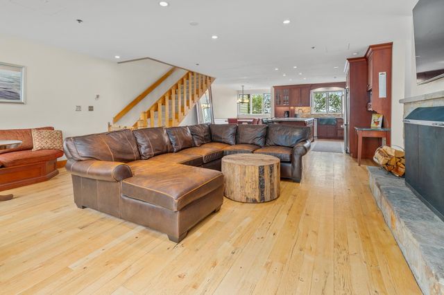 51 Village Square, Stratton, VT 05155