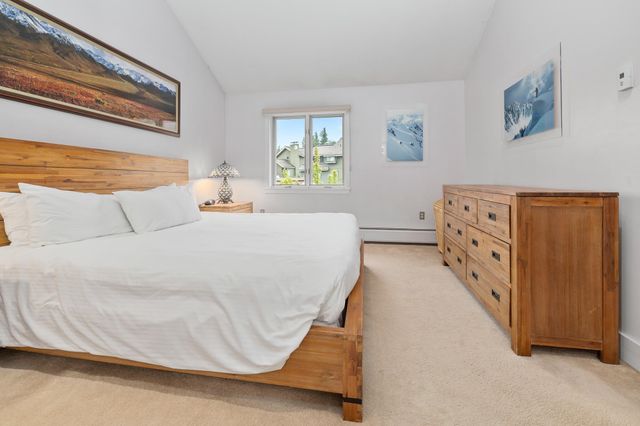 51 Village Square, Stratton, VT 05155