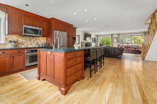 51 Village Square, Stratton, VT 05155