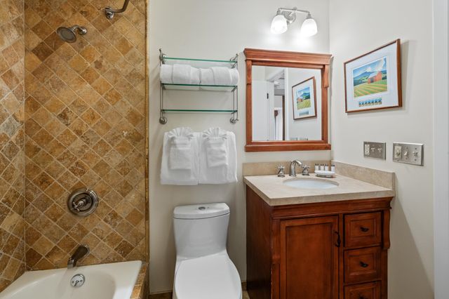 51 Village Square, Stratton, VT 05155