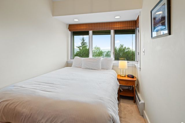 51 Village Square, Stratton, VT 05155