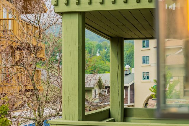 51 Village Square, Stratton, VT 05155