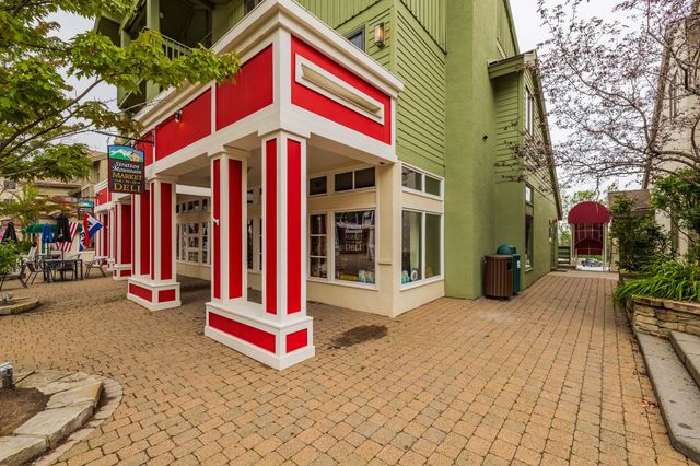 51 Village Square, Stratton, VT 05155