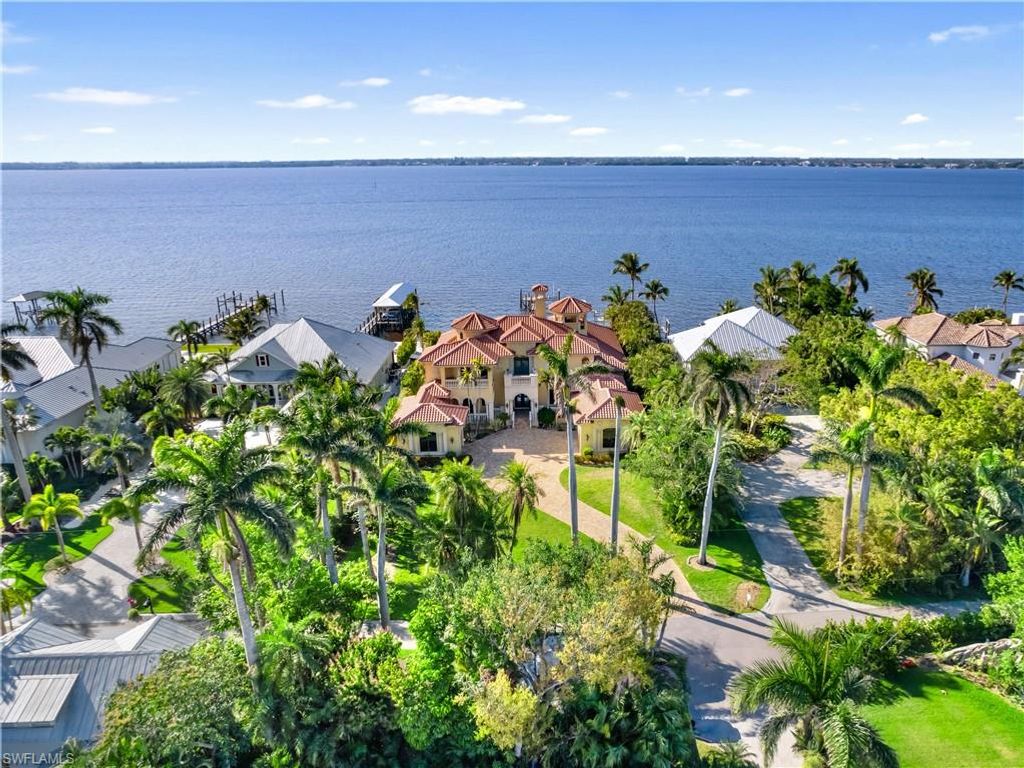 2704 Shriver DR, FORT MYERS, FL 33901 — exterior